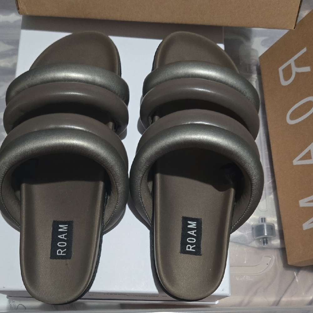 ROAM Shiny Gray Slide Sandals